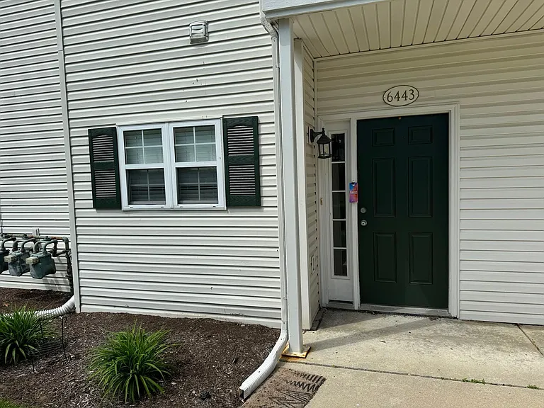 6443 Triple Crown Ln — Photo 1