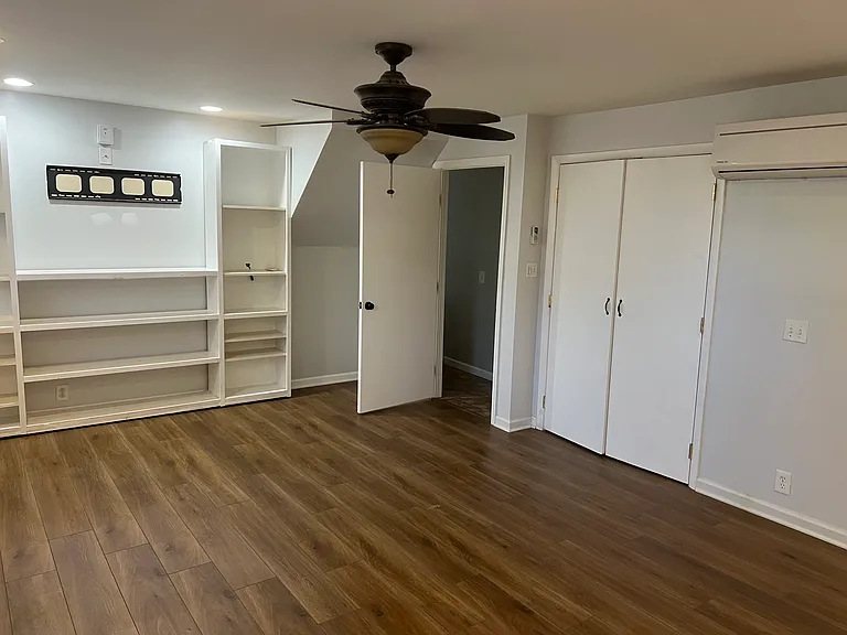 301 Garrett Dr — Photo 5