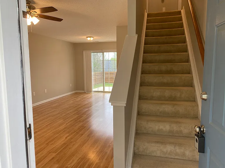 121 Fawnbrook Dr — Photo 10