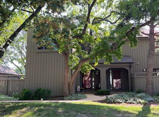 186 Shoreline Rd, Lake Barrington, IL 60010