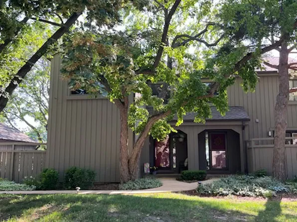 186 Shoreline Rd, Lake Barrington, IL 60010