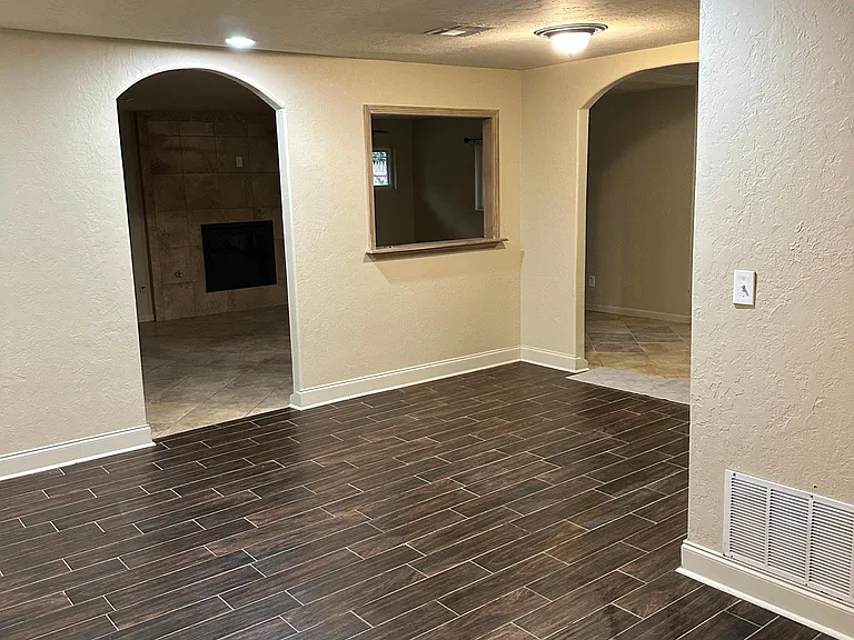 1735 Westchester Dr — Photo 5