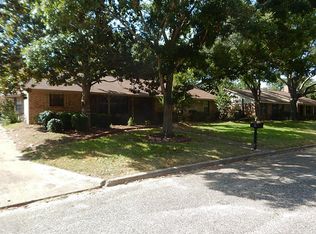 202 Lisa Ln, Bellville, TX 77418