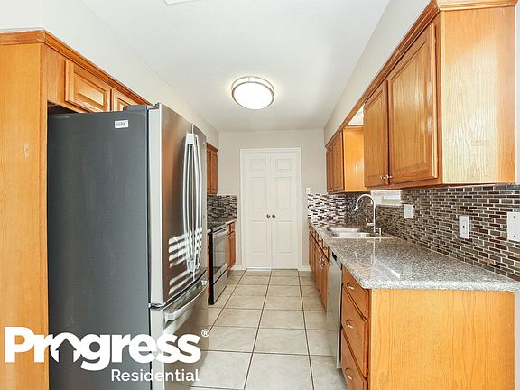 5th image of 319 Meadow Creek Dr