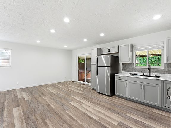 5th image of 392 S Robins Ave