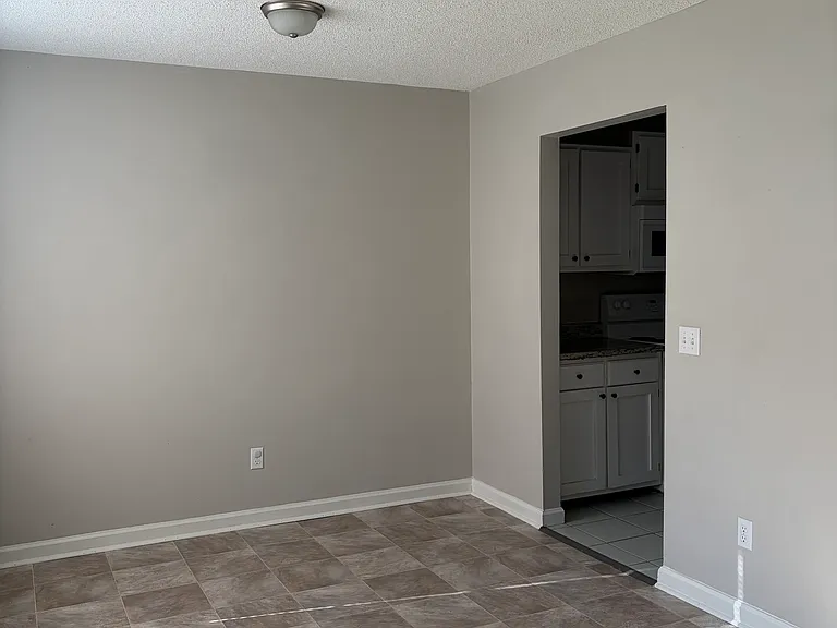 736 Morningside Ln — Photo 3