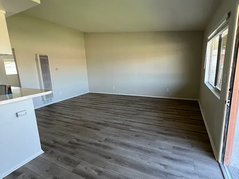 1021 E Cypress Ave — Photo 16