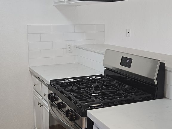 3rd image of 580 Nebraska Ave APT 3