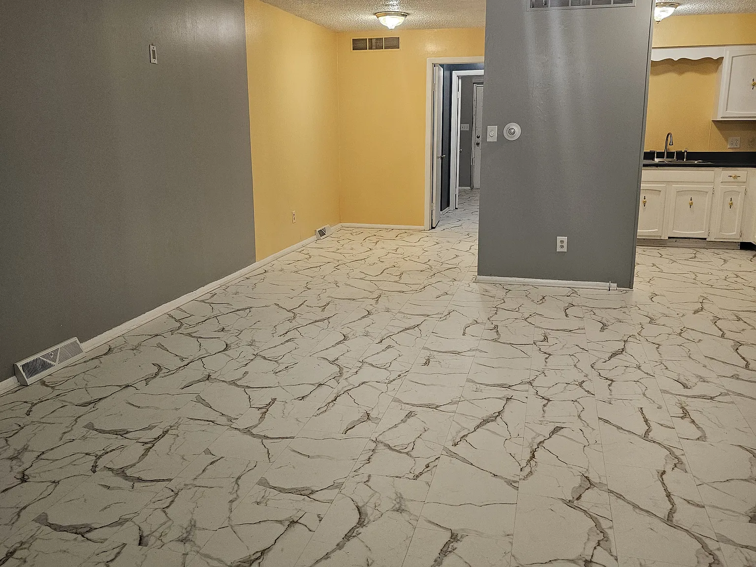 1 bed, 900 sqft, $1,100 — Photo 2