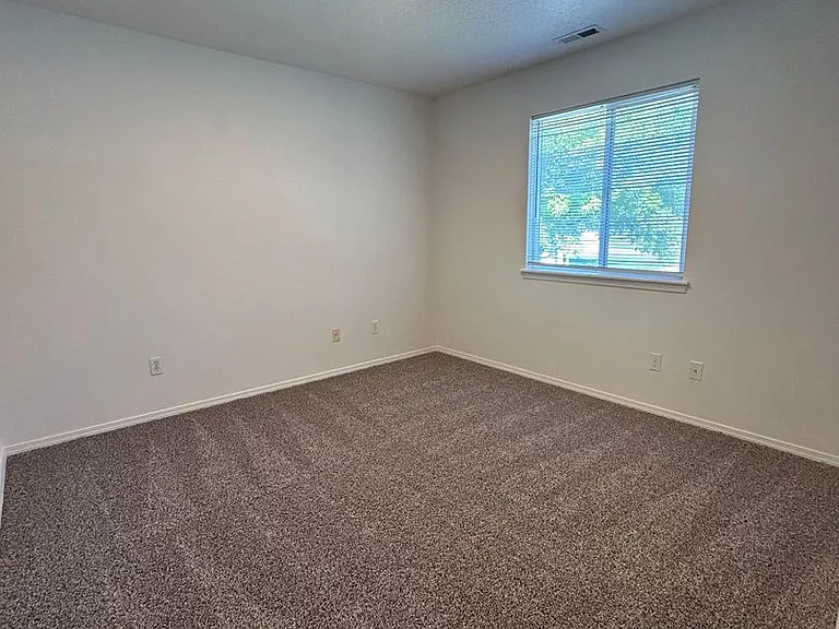 128 Hunter Court - 4 Units — Photo 7