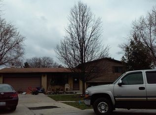 4432 Robin Ct, Gurnee, IL 60031