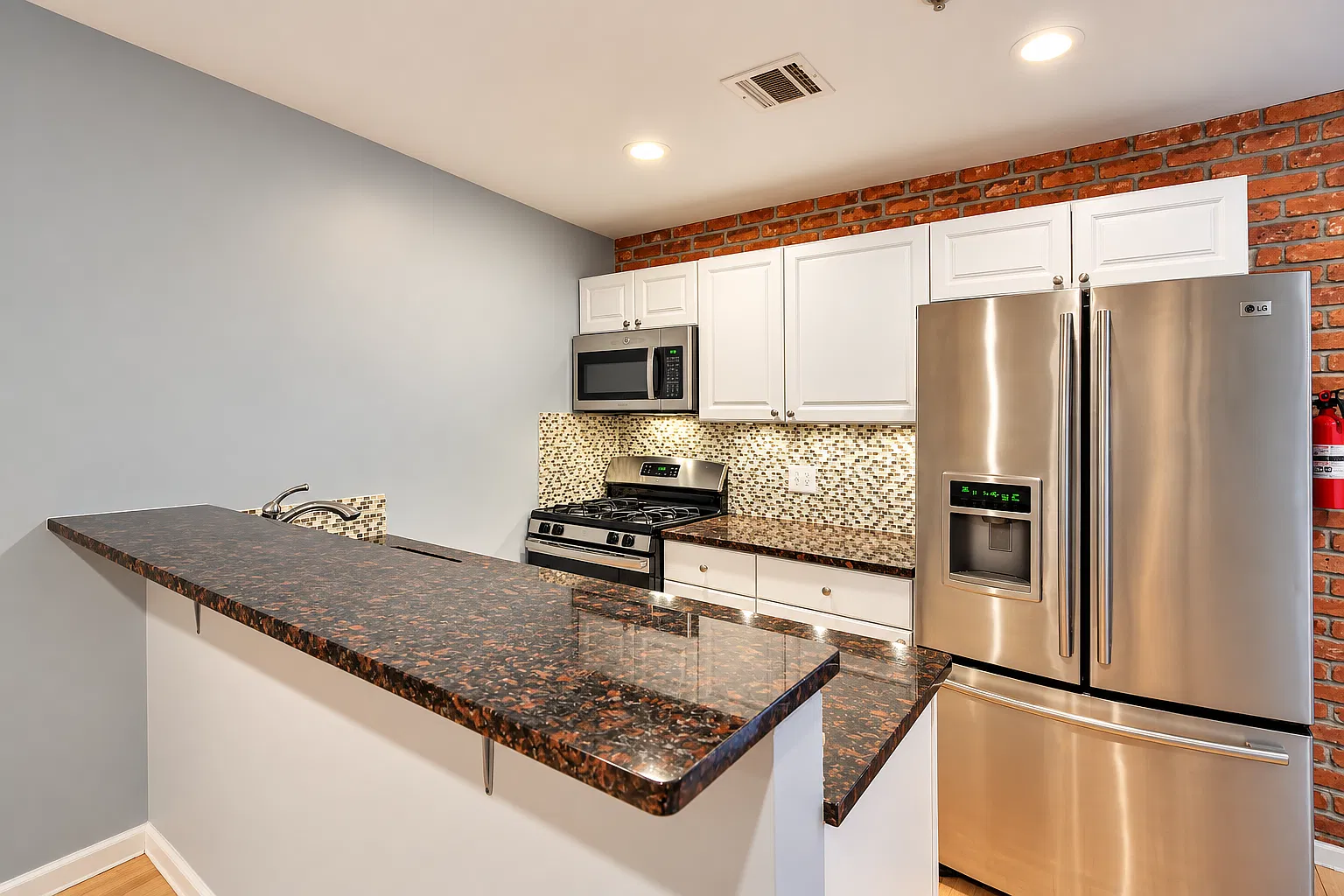 1 bed, 600 sqft, $2,350 — Photo 3