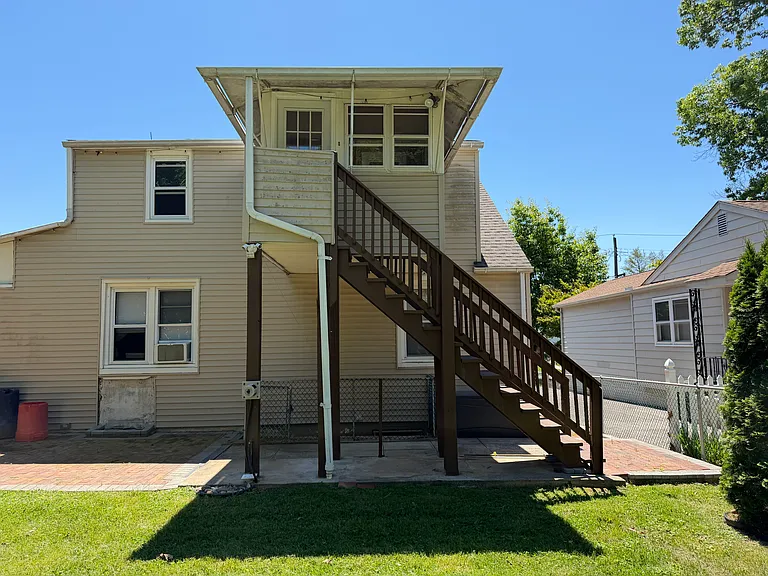 1417 W High St #2 — Photo 3