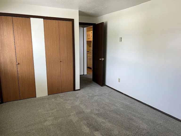 220 Napoleon Rd — Photo 16