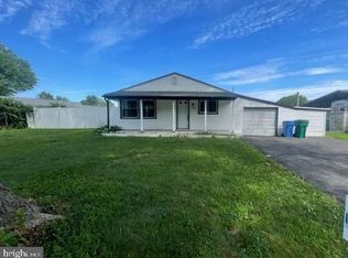 225 Oaktree Dr, Levittown, PA