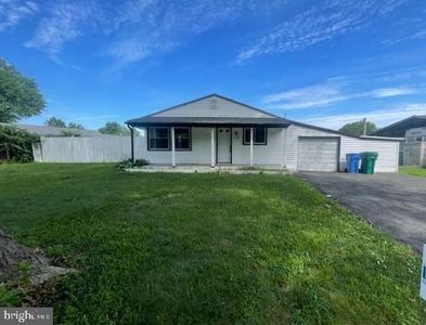 225 Oaktree Dr, Levittown, PA, 19055