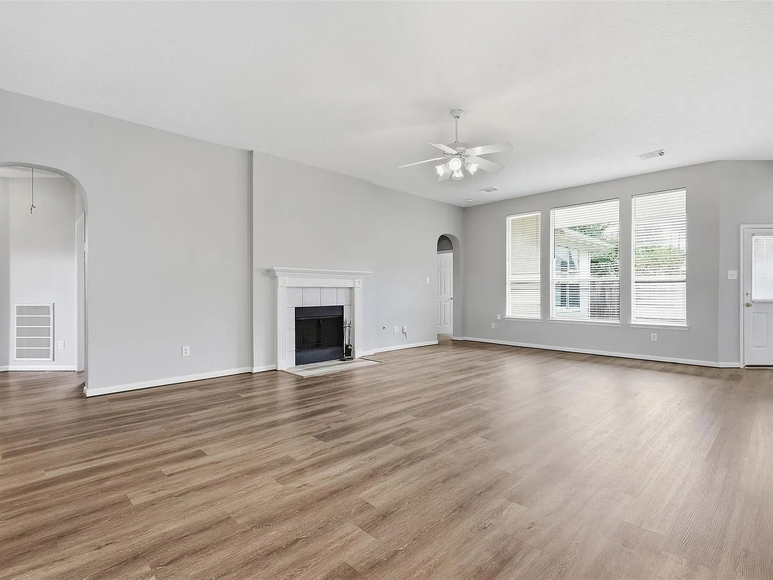 4 bed, 2.0 bath, 2133 sqft, $2,350 — Photo 4