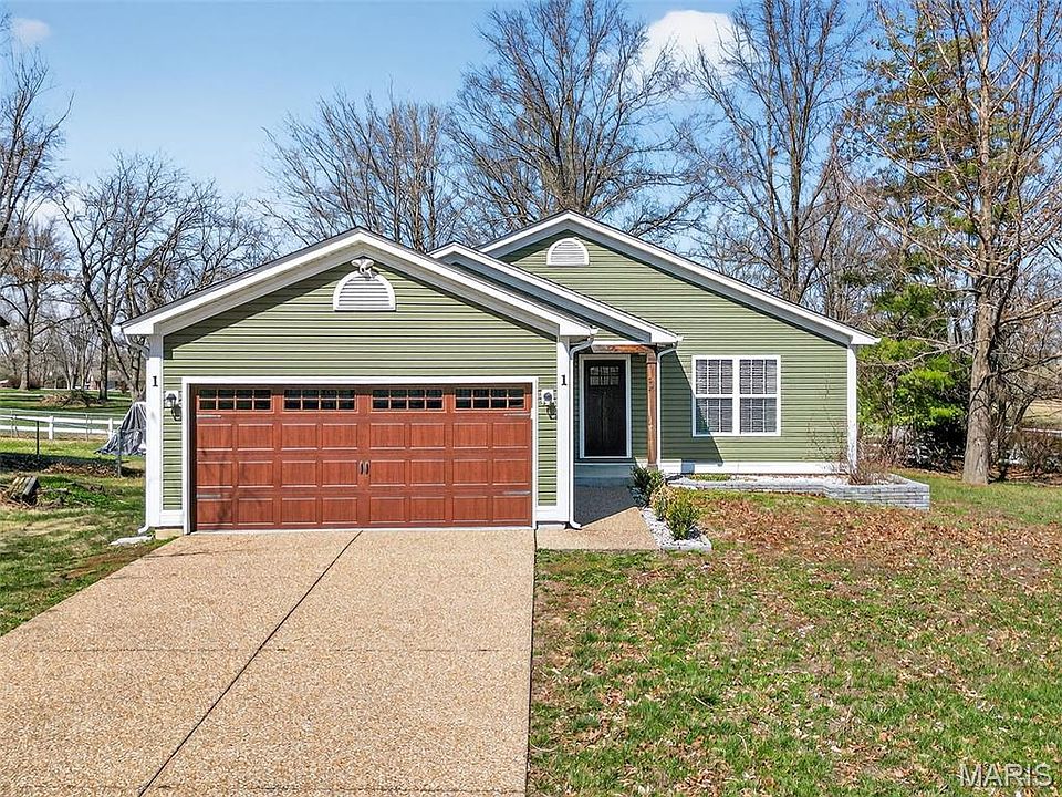 1st image of 1 Maple Dr