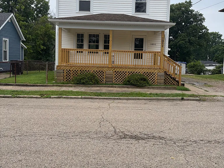1051 Lindsay Ave — Photo 15