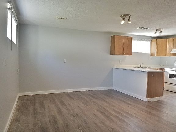 5th image of 6017 52nd Ave #B