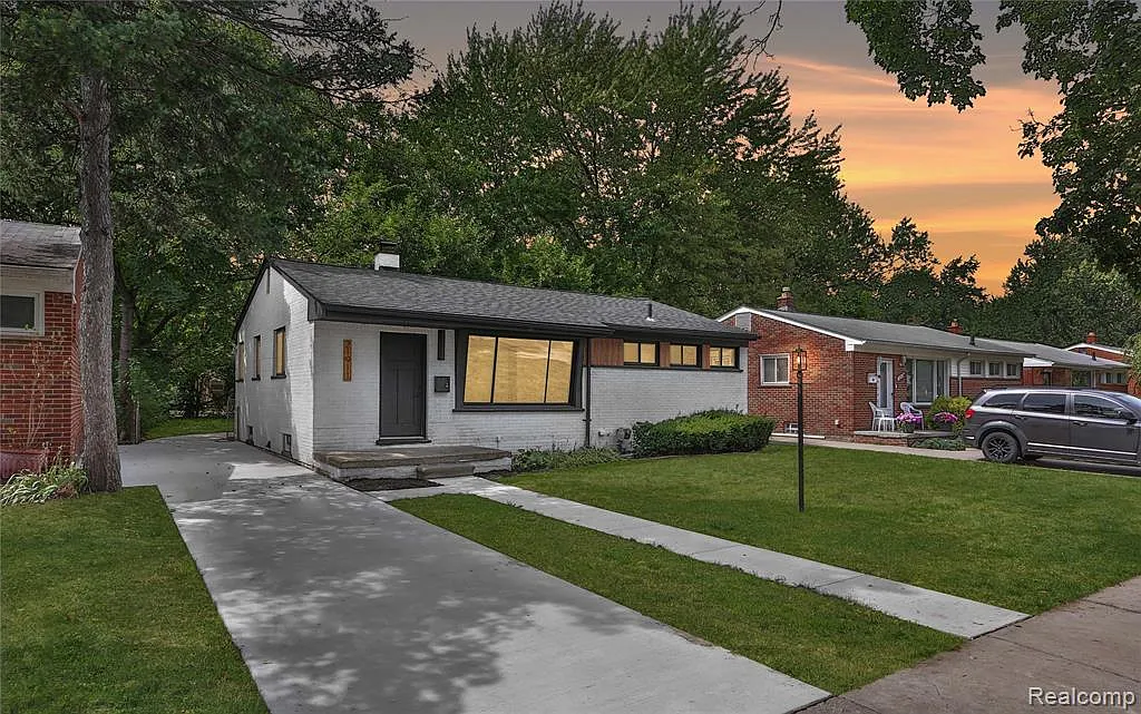 Whitmore St, Oak Park — Photo 1