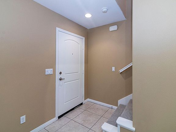 5th image of 16114 Merrill Ave APT 3