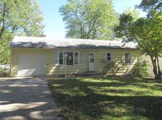 7141 Glenwood St, Overland Park, KS 66204