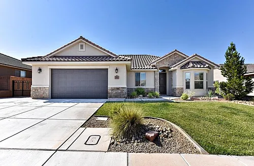 262 E Munich Dr Photo 1 262 E Munich Dr Photo 1
