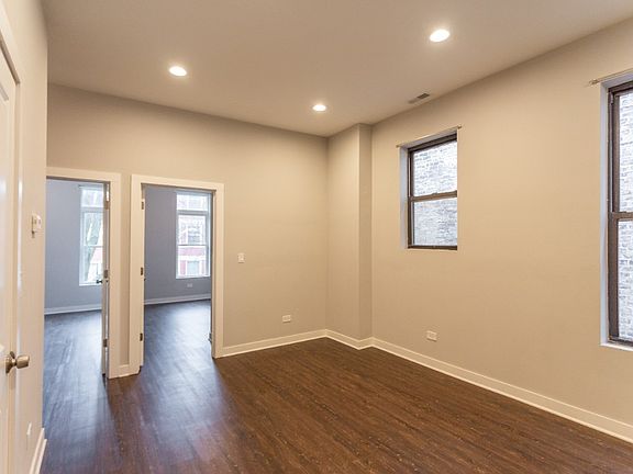 3rd image of 859 N Marshfield Ave #2F