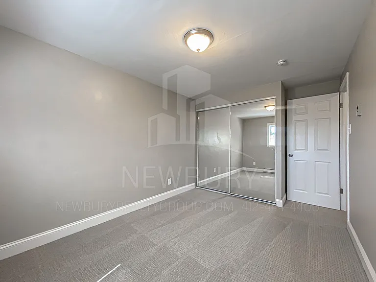 Poplar Apartments — Photo 10