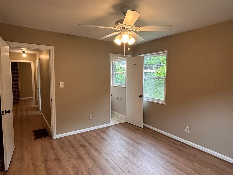 1401 Cresthill Rd — Photo 9