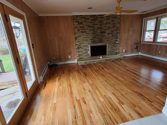 3rd image of 214 Durkee Ln