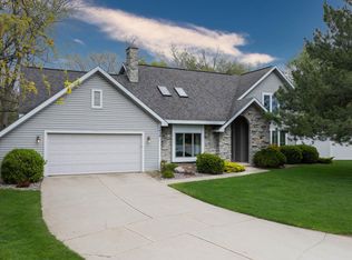 1420 Harbor Springs Cir, Green Bay, WI 54311