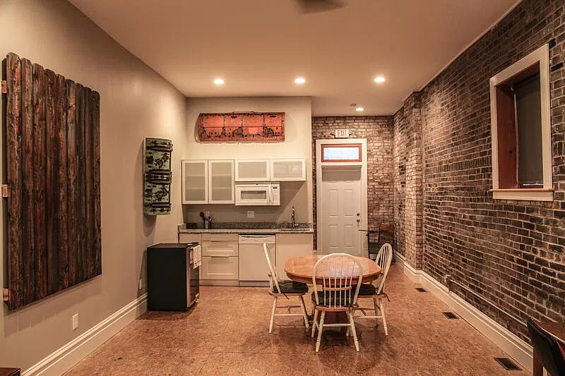 Studio, 1.0 bath, $795 — Photo 2