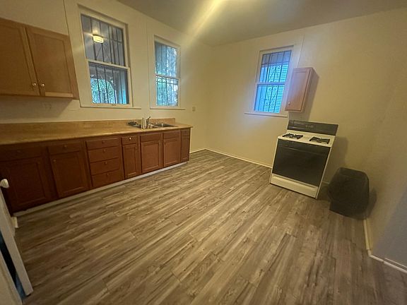 5th image of 1109 S Hackberry St