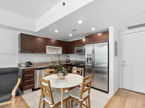 950 Brickell Bay Dr APT 1208, Miami, FL 33131