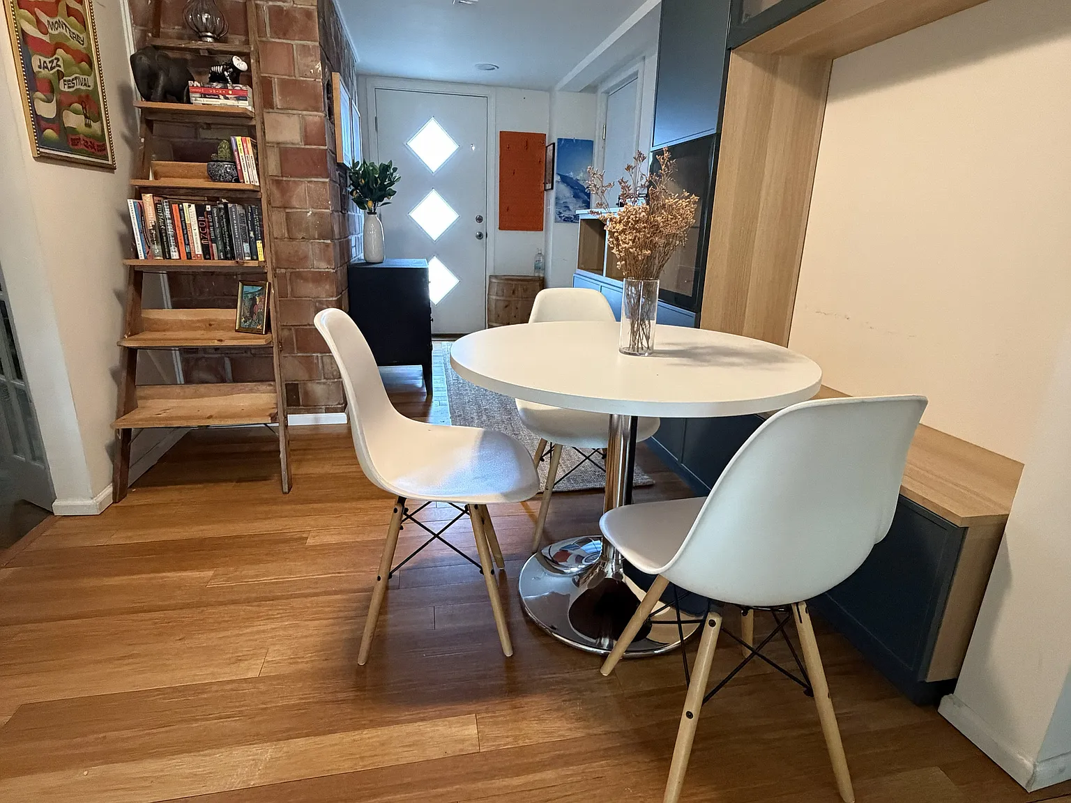 1 bed, 900 sqft, $2,000 — Photo 3