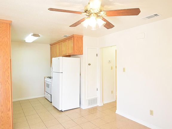 4th image of 210 Ronald Dr #B