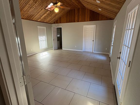 4th image of 602 Pine Cone Dr