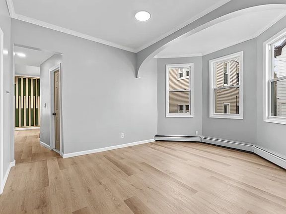 3rd image of 98 W 32nd St