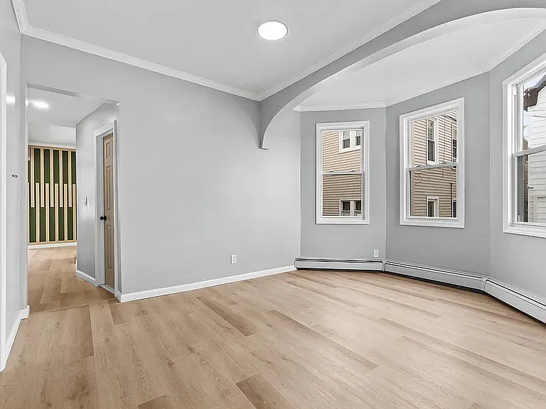98 W 32nd St — Photo 3