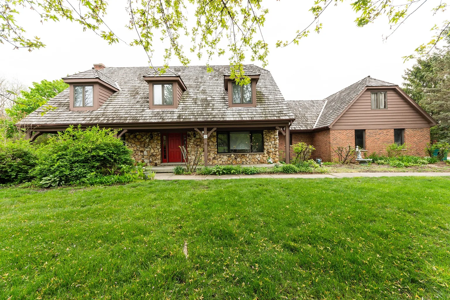 5 Seneca Ave W photo 1