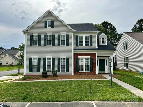 5905 Waverly Lynn Ln, Charlotte, NC 28269