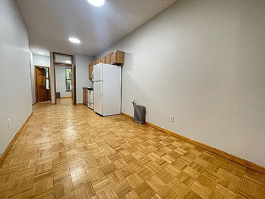 5th image of 696 Sackett St APT 2R