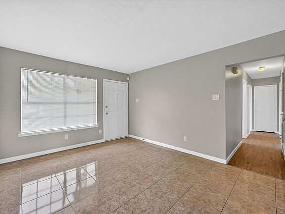 4th image of 263 Merribrook Trl