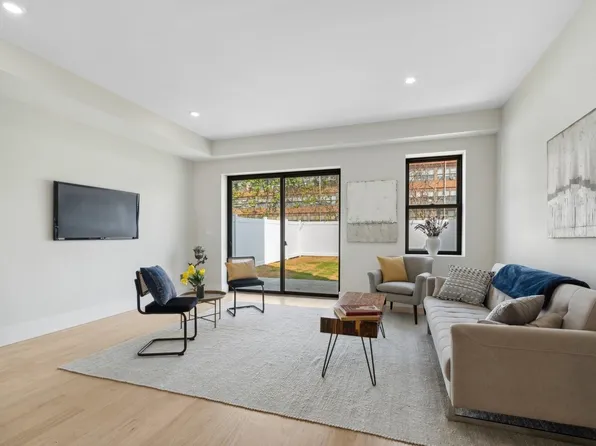 220 Freeman Avenue image 40 of 47