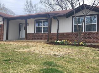 2829 Spring Water Dr, Saint Louis, MO 63129