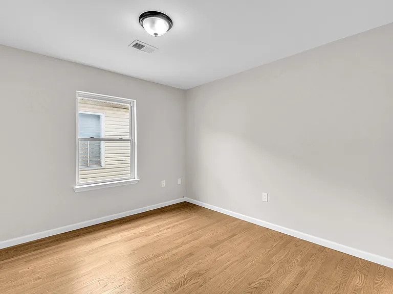 15-17 Wharton St #3 — Photo 8