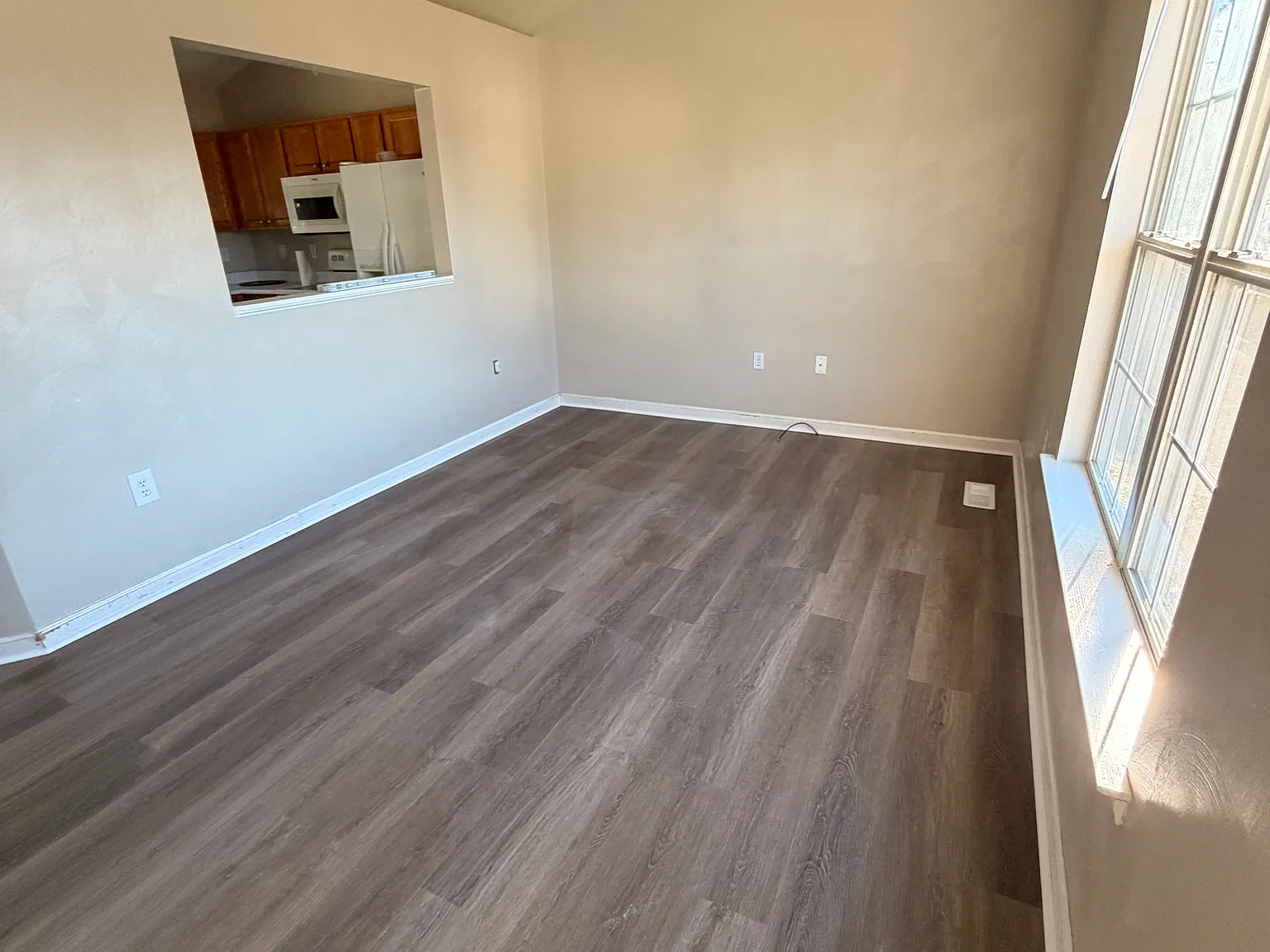 3 bed, 2.5 bath, 1840 sqft, $2,017 — Photo 2