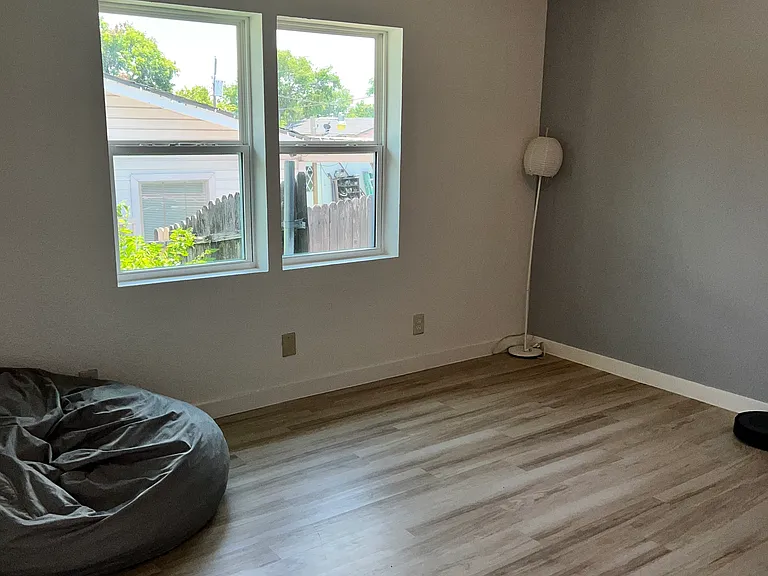 4003 Vanette Ln — Photo 9